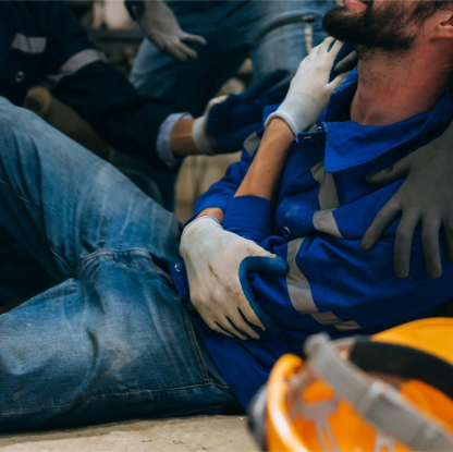 mężczyzna który uległ wypadkowi w pracy